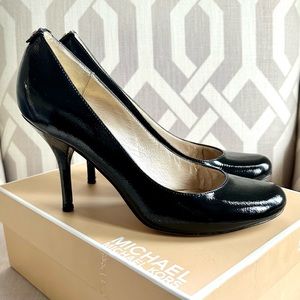 Michael Kors Black Patent Leather Round Toe Pumps, size 8.5